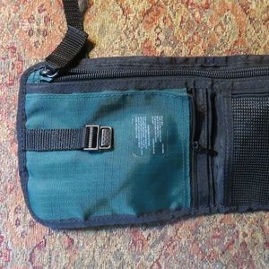 Eddie Bauer Bags - Eddie Bauer small green crossbody travel bag, nwot Eddie Bauer Bags - Eddie Bauer small green crossbody travel bag, nwot